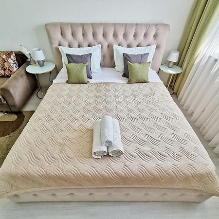 Appartments " Zhetysu-4" Алма Ата Екстериор снимка