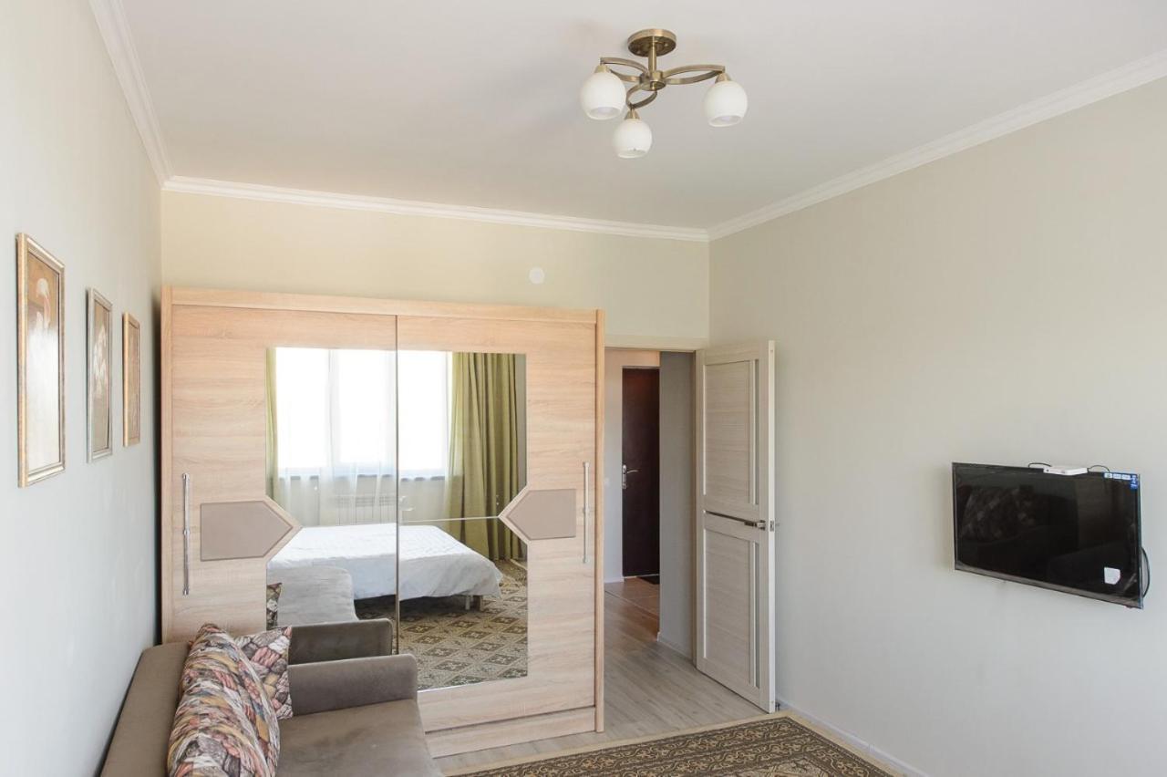 Appartments " Zhetysu-4" Алма Ата Екстериор снимка
