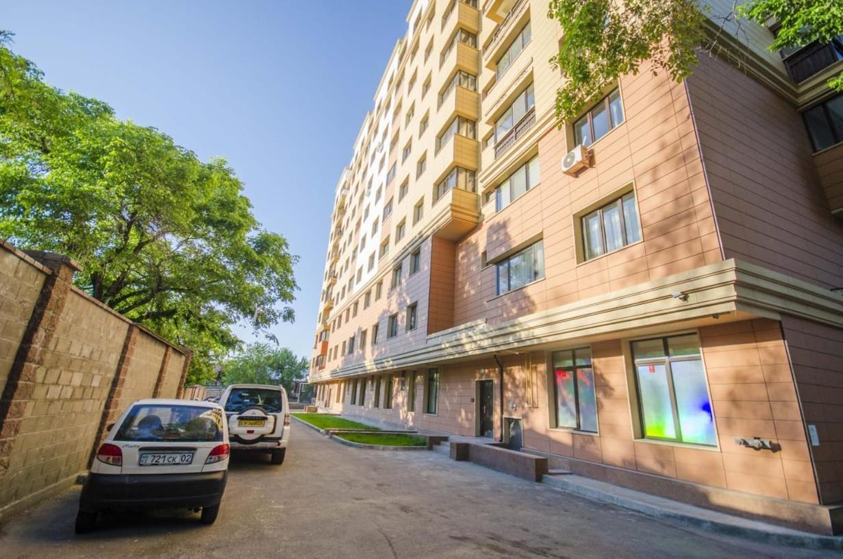 Appartments " Zhetysu-4" Алма Ата Екстериор снимка