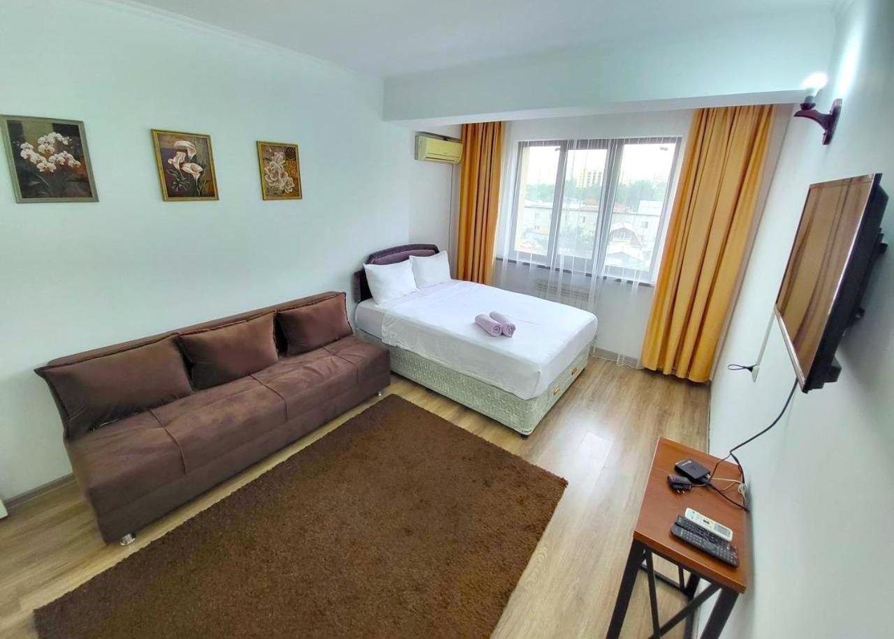 Appartments " Zhetysu-4" Алма Ата Екстериор снимка