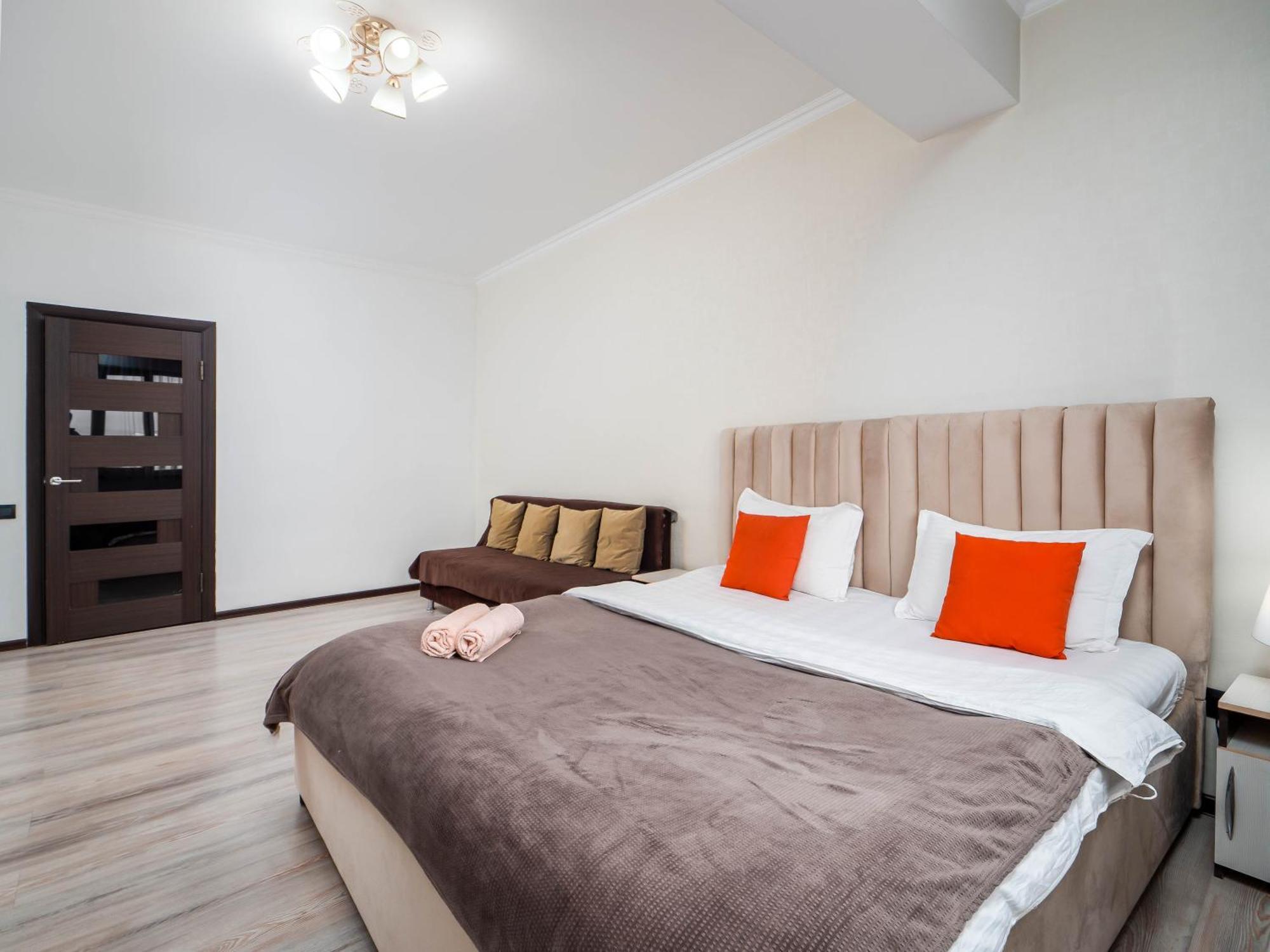 Appartments " Zhetysu-4" Алма Ата Екстериор снимка