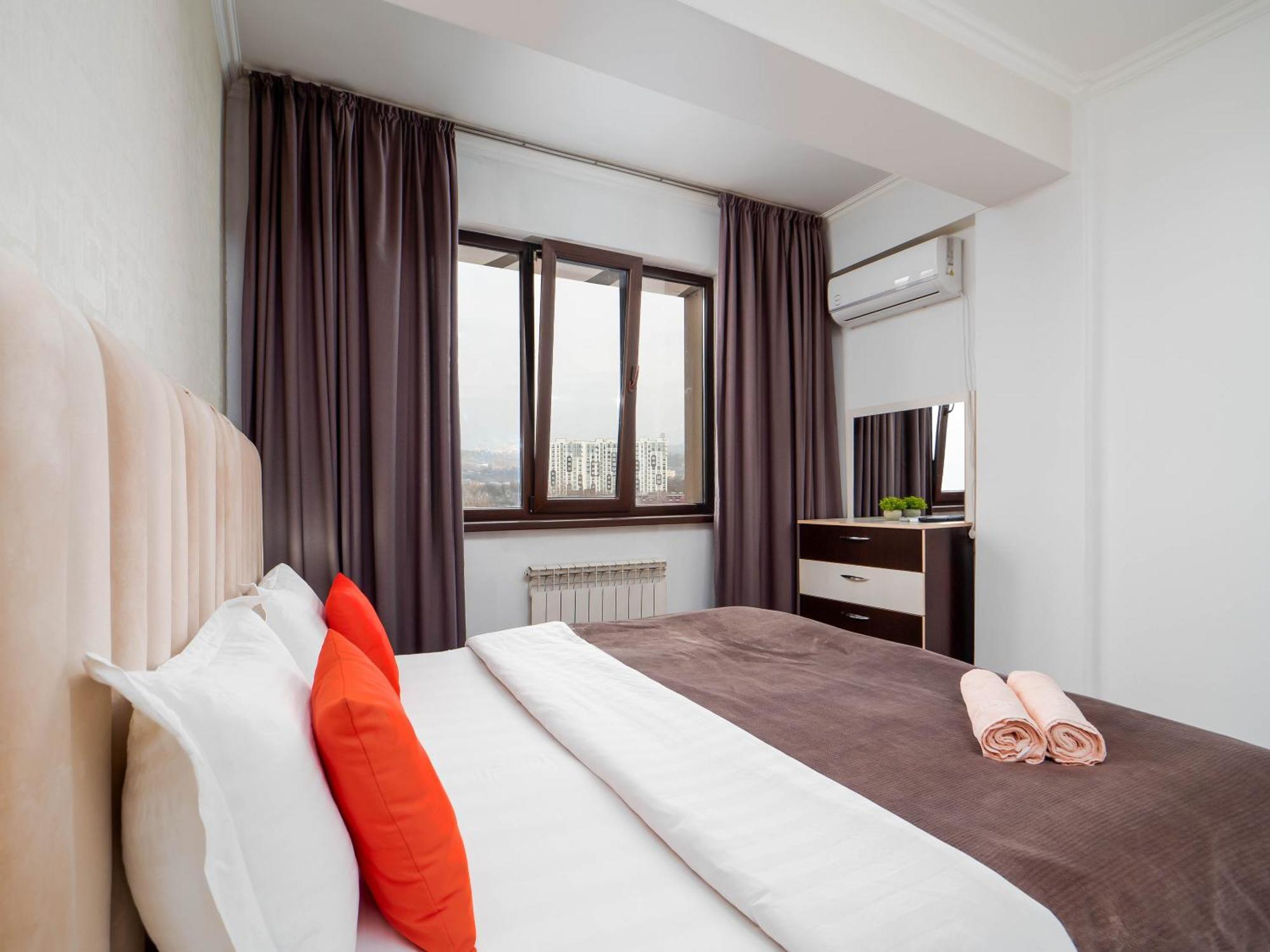 Appartments " Zhetysu-4" Алма Ата Екстериор снимка