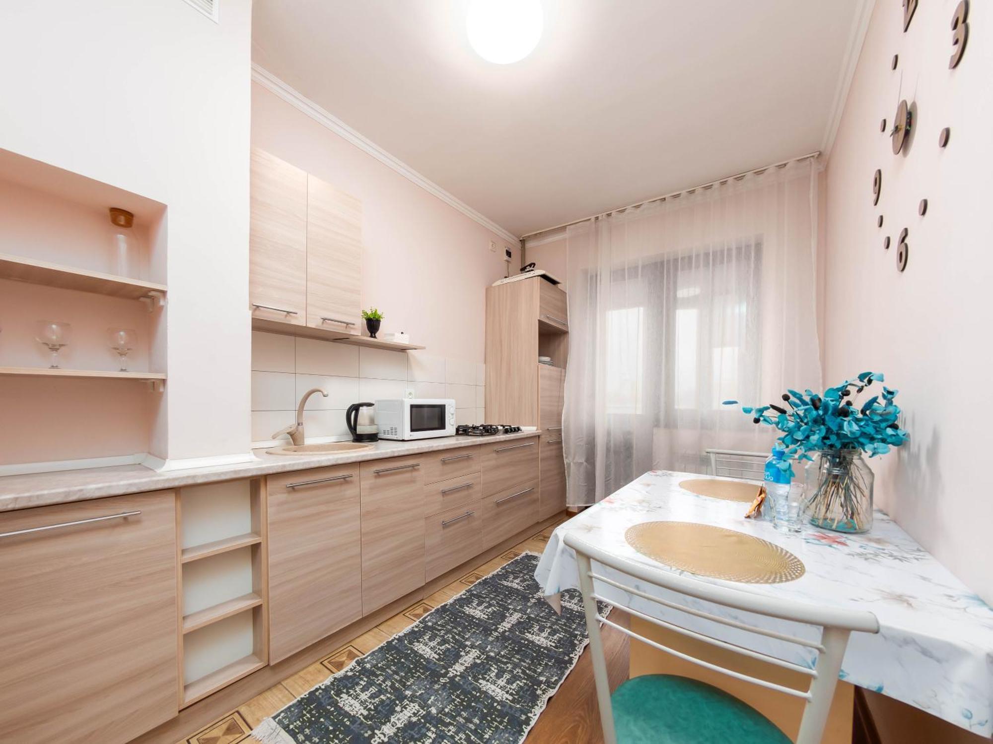 Appartments " Zhetysu-4" Алма Ата Екстериор снимка